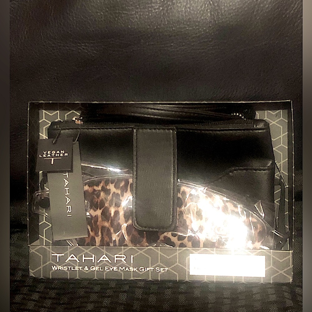 NWT Tahari Wristlet and Gel Eye Mask Gift Set